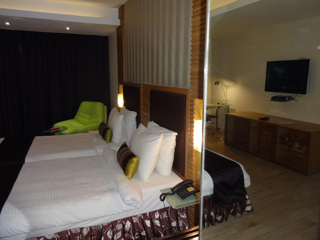 The Purple Leaf Hotels Hyderabad Ngoại thất bức ảnh
