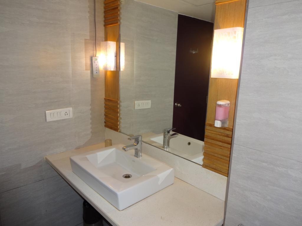 The Purple Leaf Hotels Hyderabad Ngoại thất bức ảnh