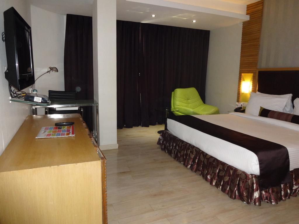The Purple Leaf Hotels Hyderabad Ngoại thất bức ảnh